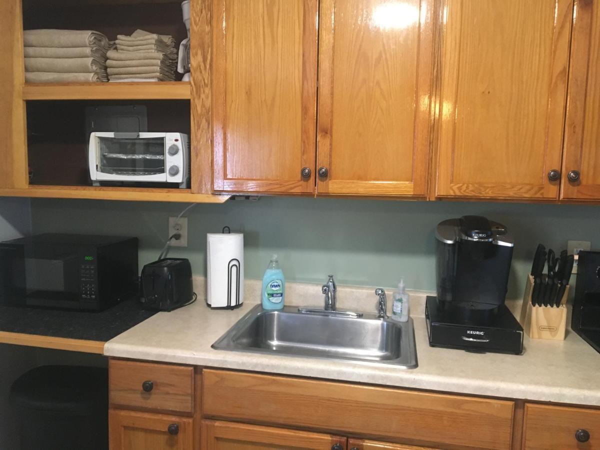 Home Away From Home, Recently Renovated North Troy Екстериор снимка