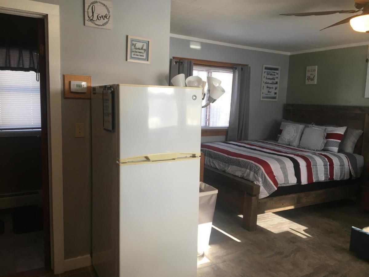 Home Away From Home, Recently Renovated North Troy Екстериор снимка