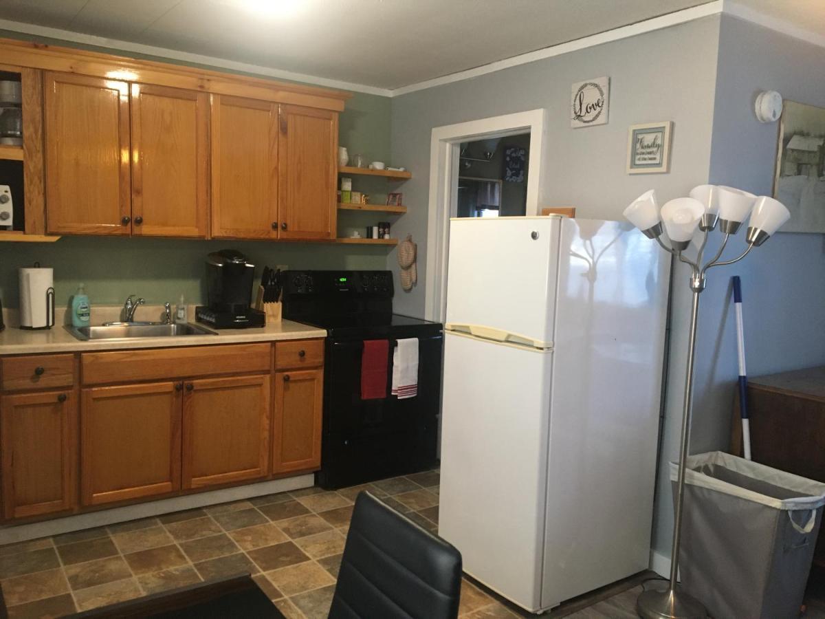Home Away From Home, Recently Renovated North Troy Екстериор снимка