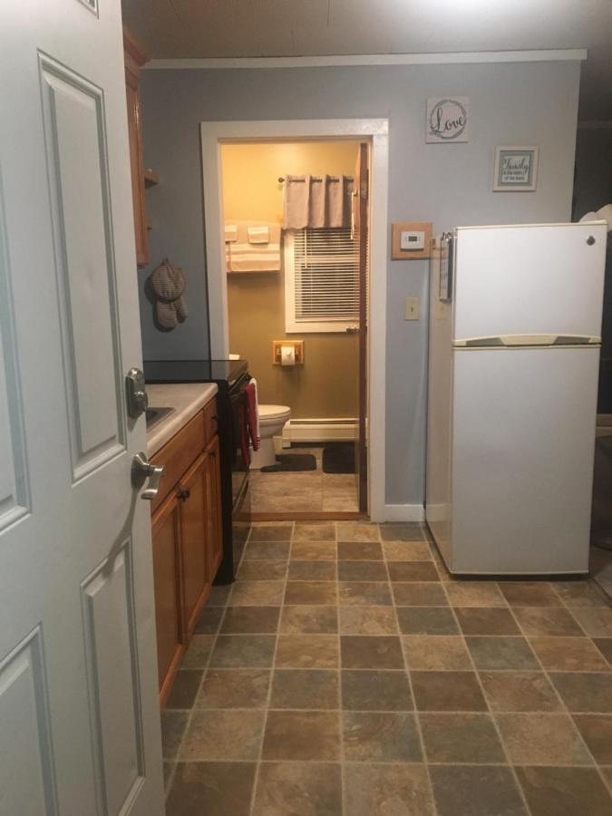 Home Away From Home, Recently Renovated North Troy Екстериор снимка