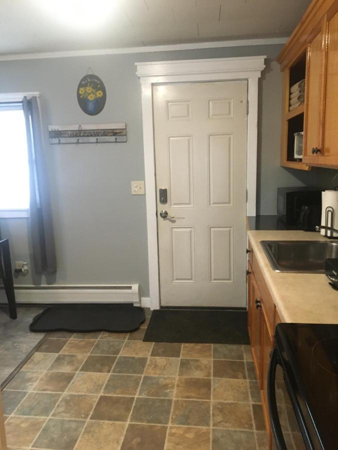 Home Away From Home, Recently Renovated North Troy Екстериор снимка