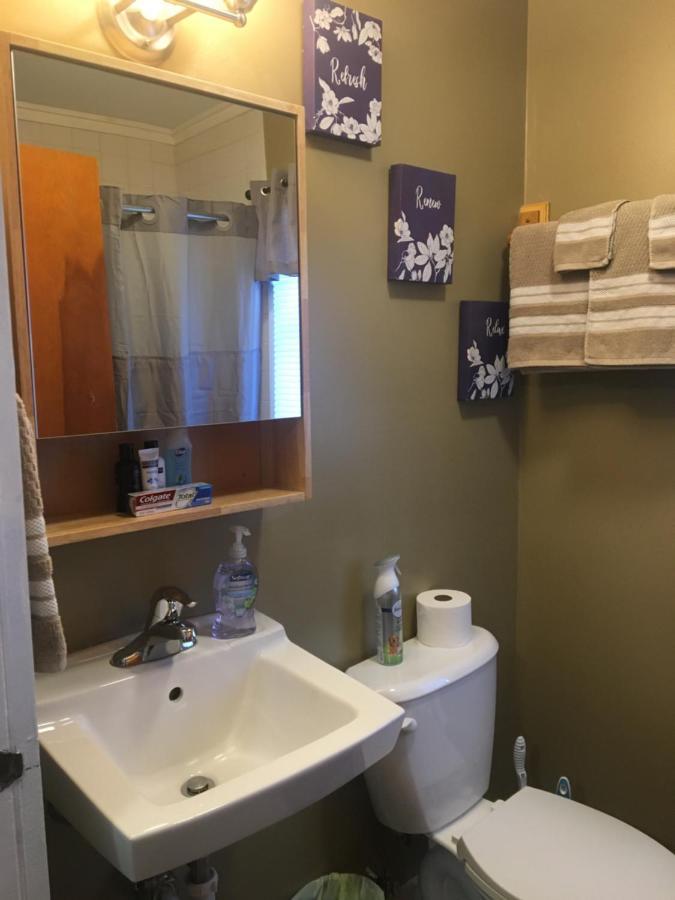 Home Away From Home, Recently Renovated North Troy Екстериор снимка