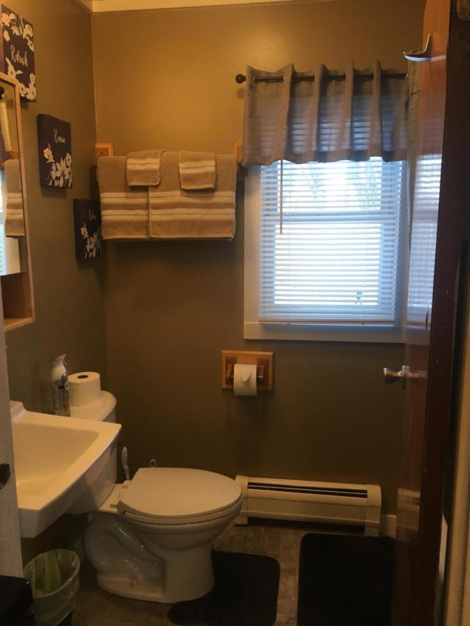 Home Away From Home, Recently Renovated North Troy Екстериор снимка