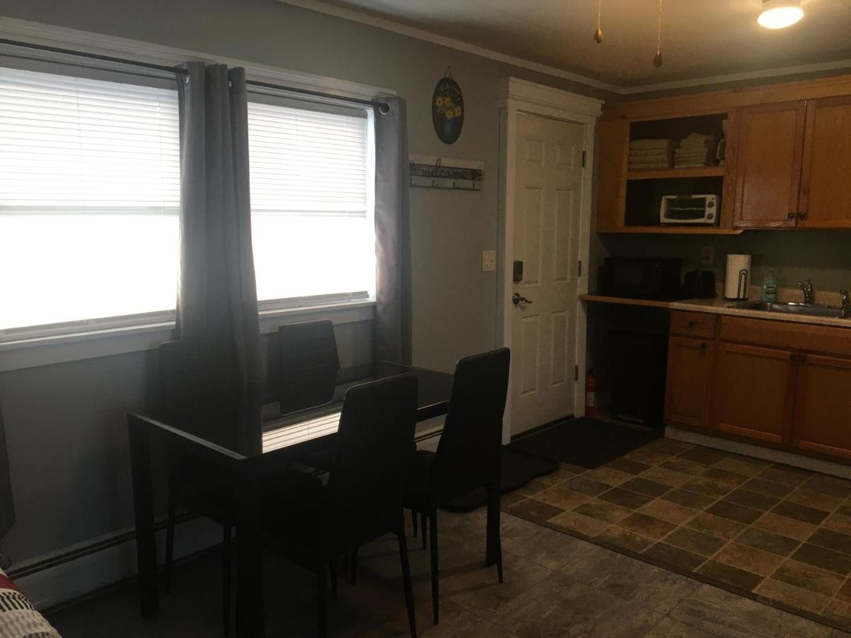 Home Away From Home, Recently Renovated North Troy Екстериор снимка