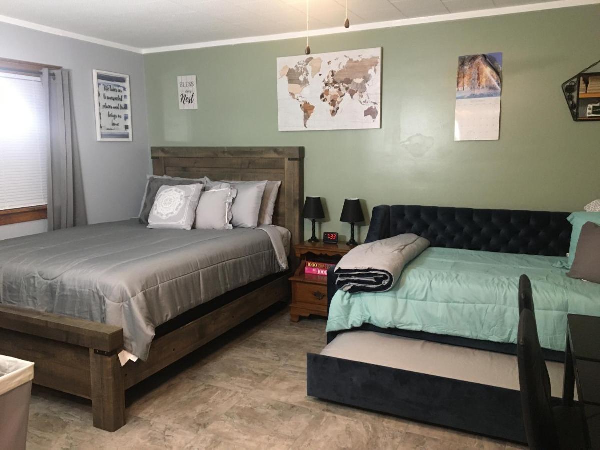 Home Away From Home, Recently Renovated North Troy Екстериор снимка