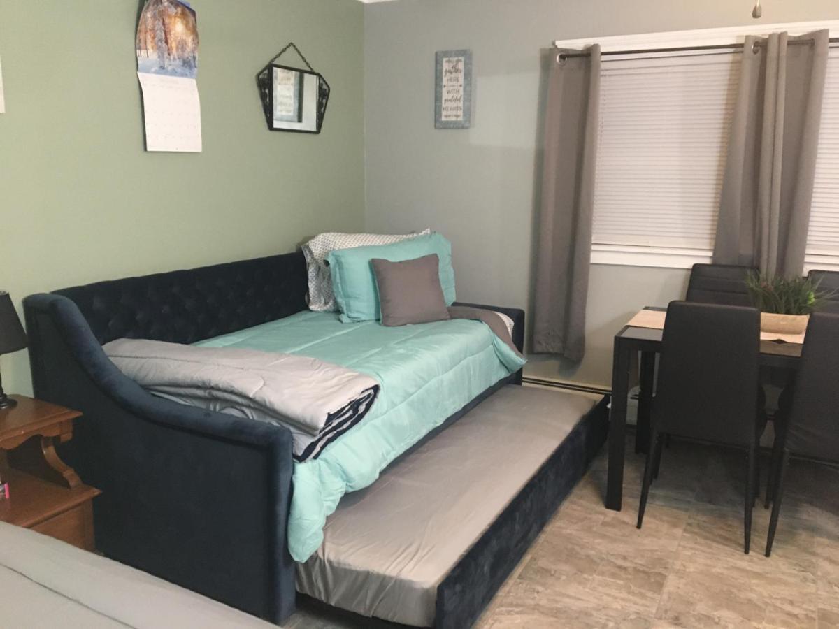 Home Away From Home, Recently Renovated North Troy Екстериор снимка