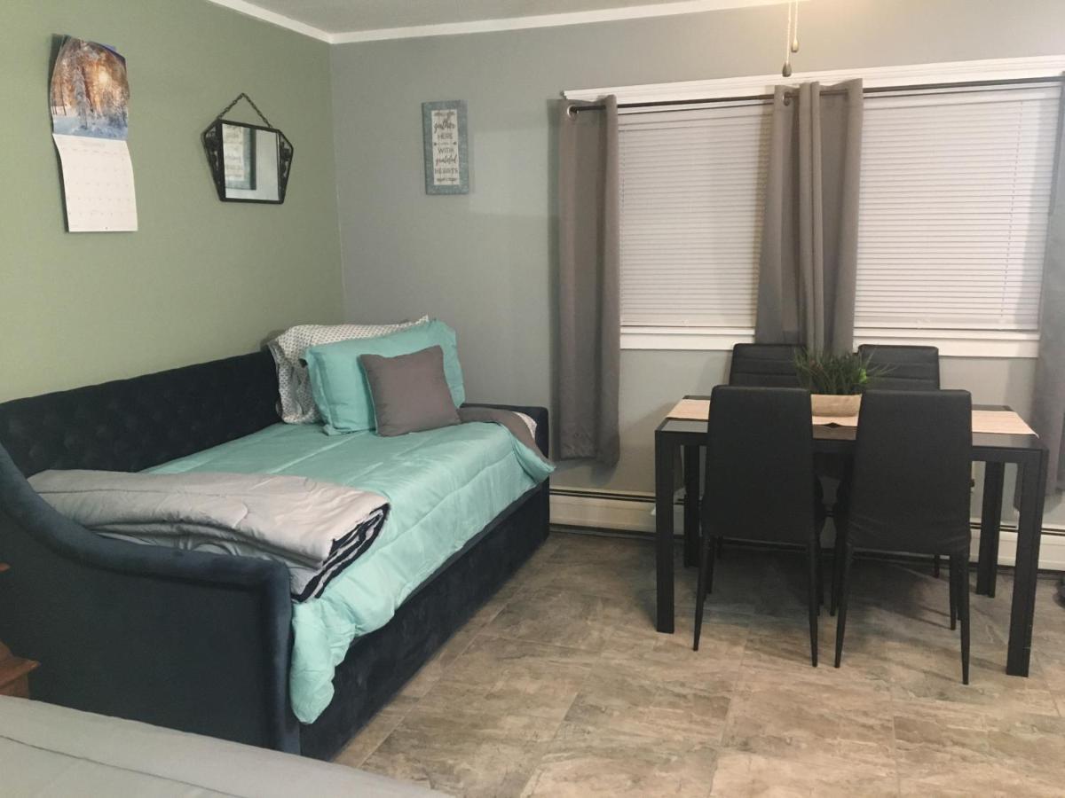 Home Away From Home, Recently Renovated North Troy Екстериор снимка