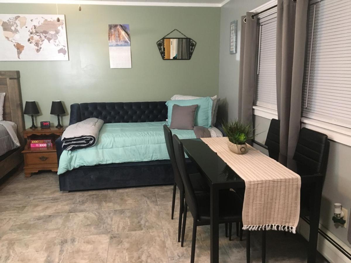 Home Away From Home, Recently Renovated North Troy Екстериор снимка
